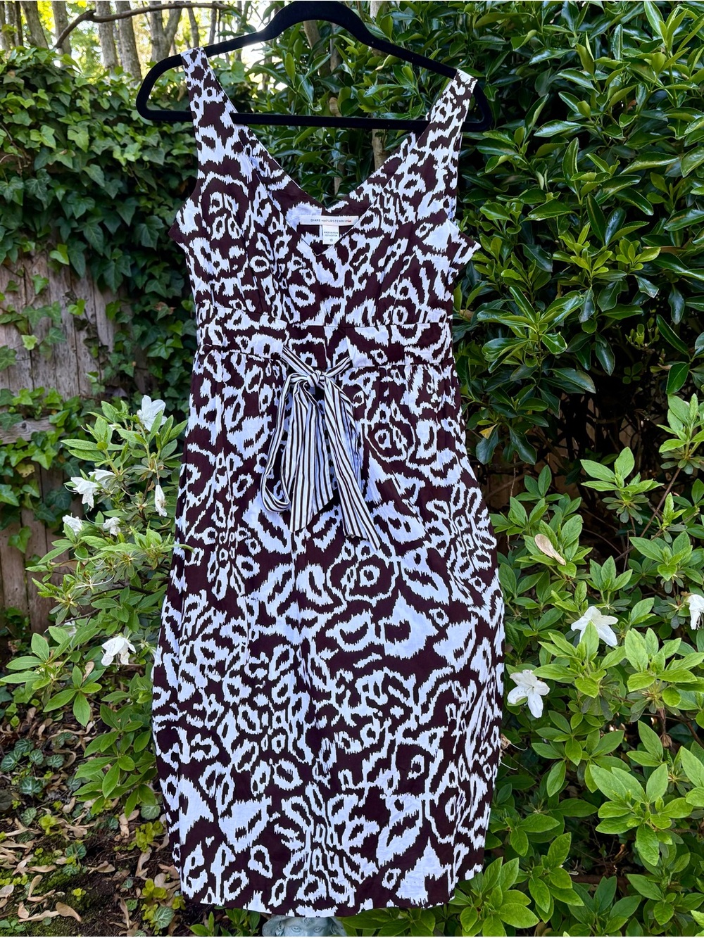 Diane Von Furstenberg Brown & White Printed Tie Dress w/ Pockets